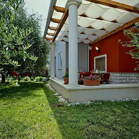 - Family Paris Apartament Umag