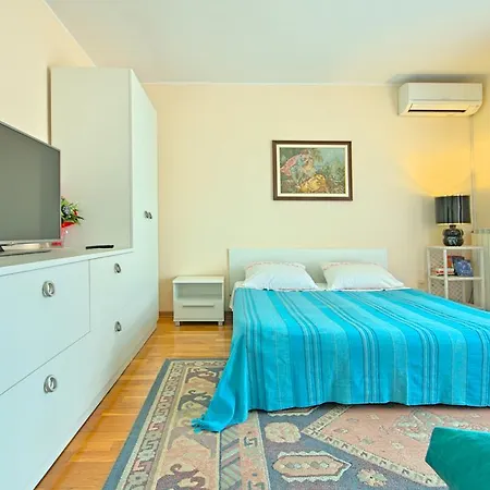 - Family Paris Apartment