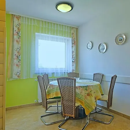 - Family Paris Apartament Umag