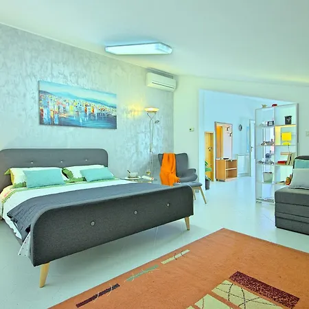 - Family Paris Apartment